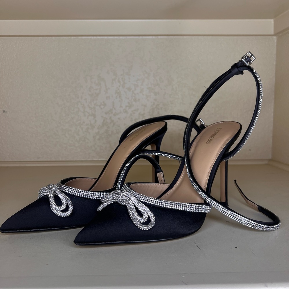 Express Satin, black heel Size 10 Beautiful detailed ankle strap w/ bow detail. - Picture 4 of 6
